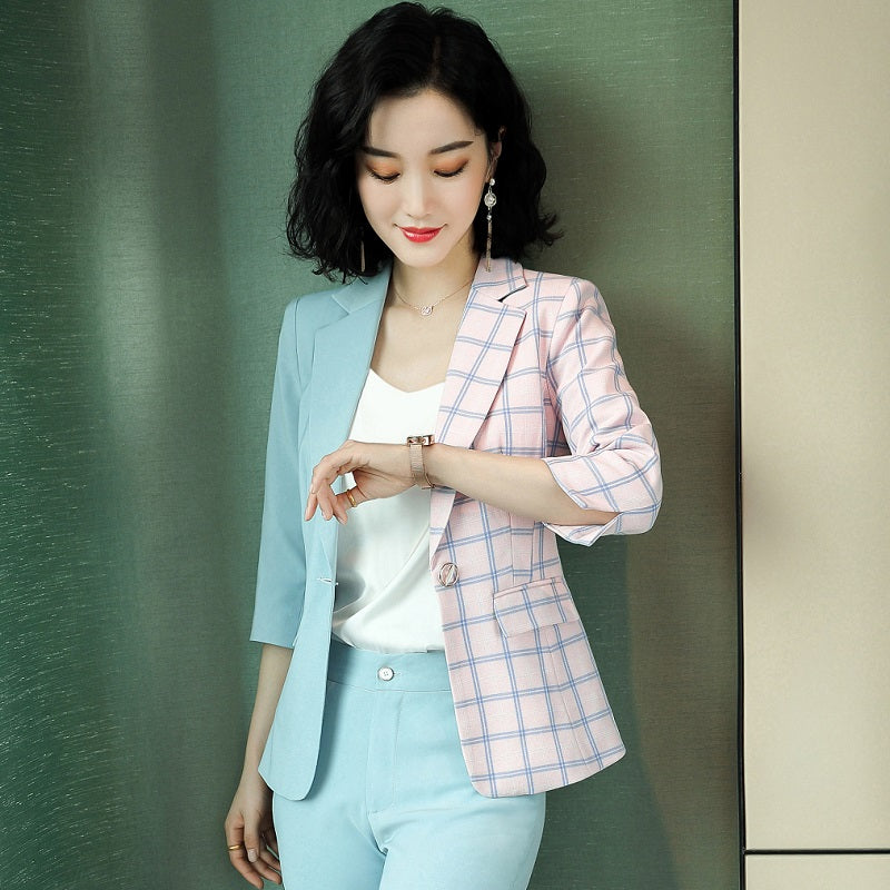 Fashionable two-piece business suit with British style