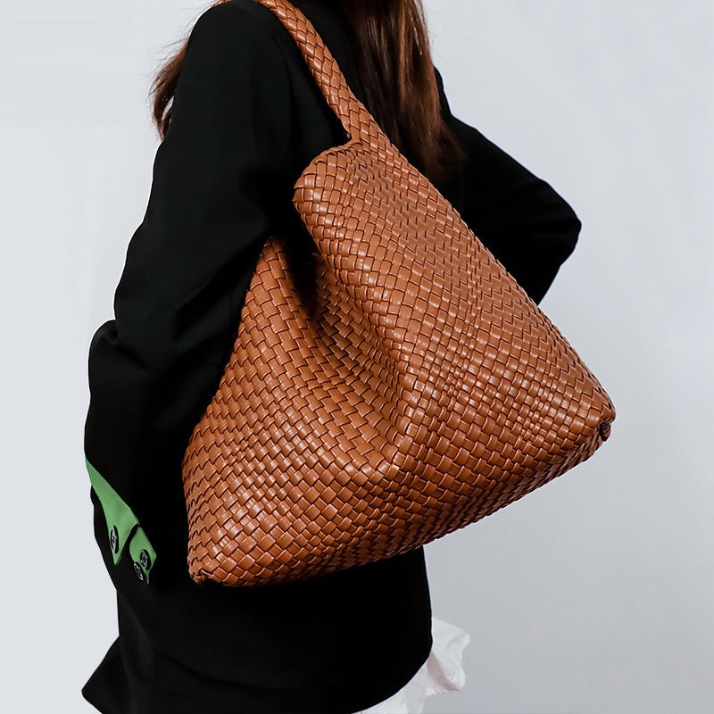 Fashion Casual Large Capacity Hand-woven Bag Women