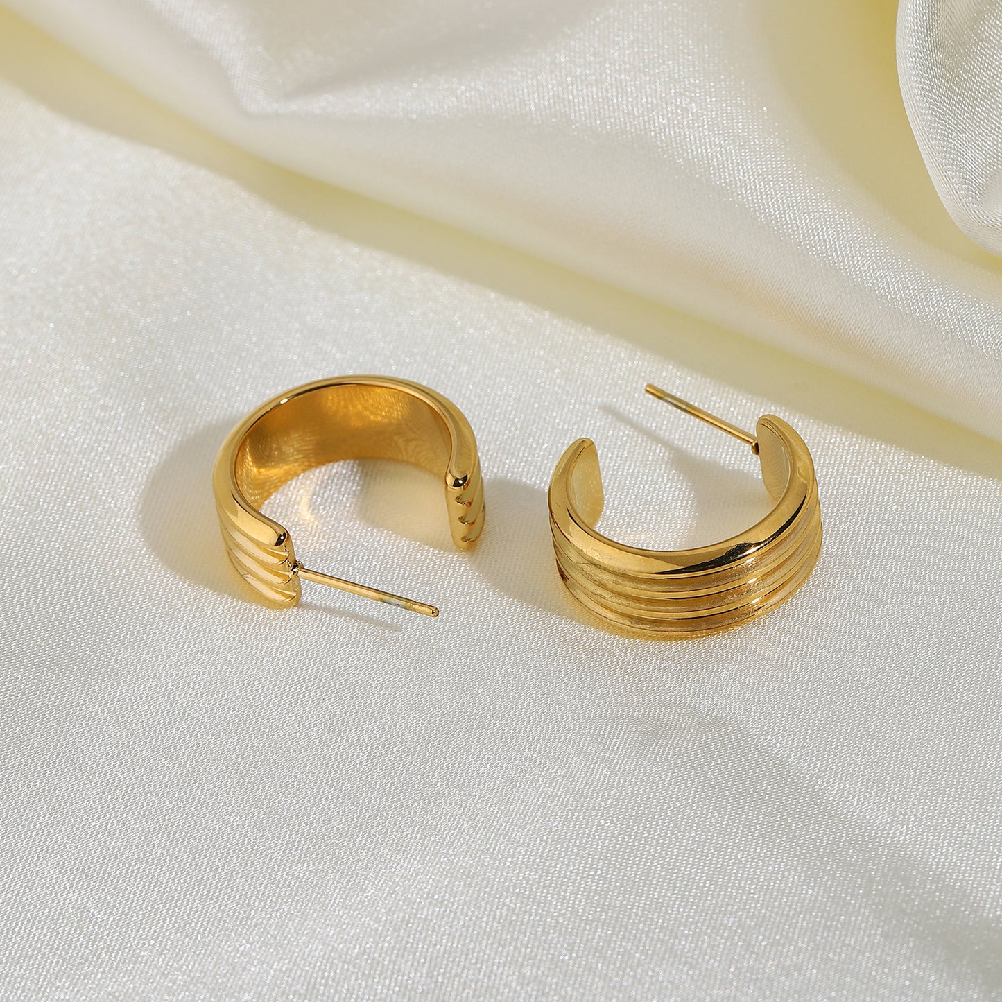 18K Vacuum Gold Plated L Stainless Steel Three-layer C Shape Tire Earrings