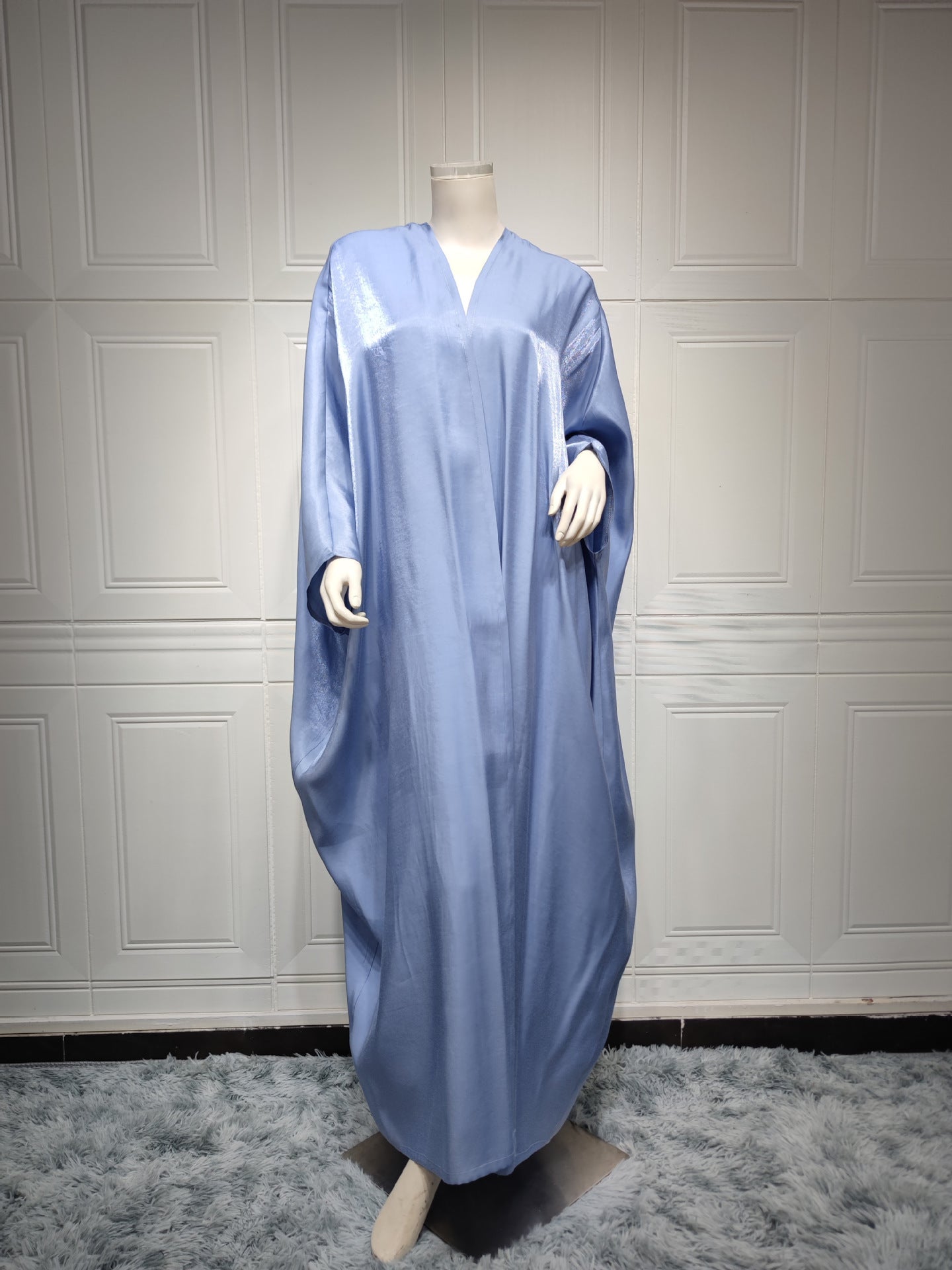 Fashion Fil-Lumiere Satin Solid Color Batwing Sleeve Robe