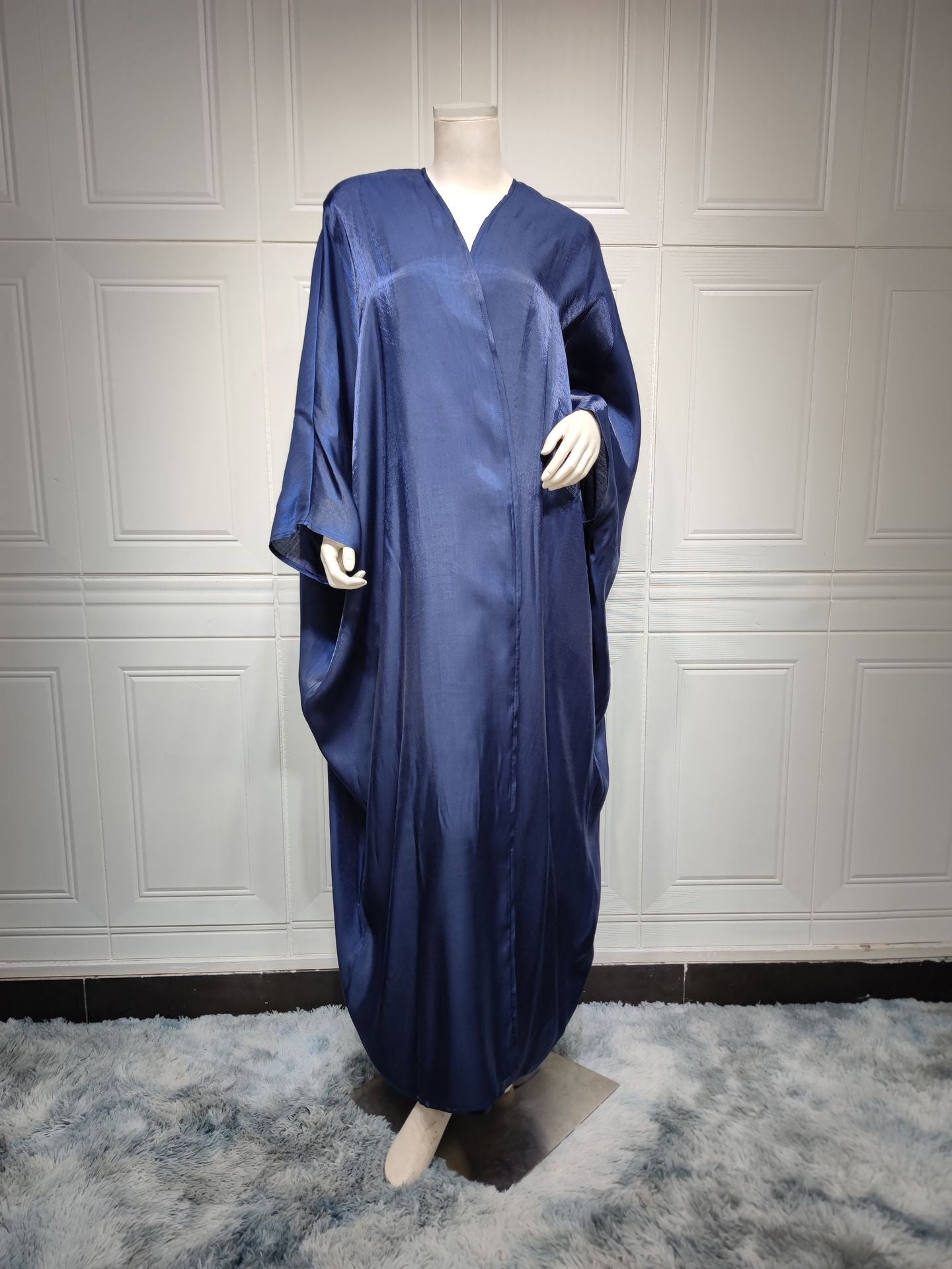 Fashion Fil-Lumiere Satin Solid Color Batwing Sleeve Robe